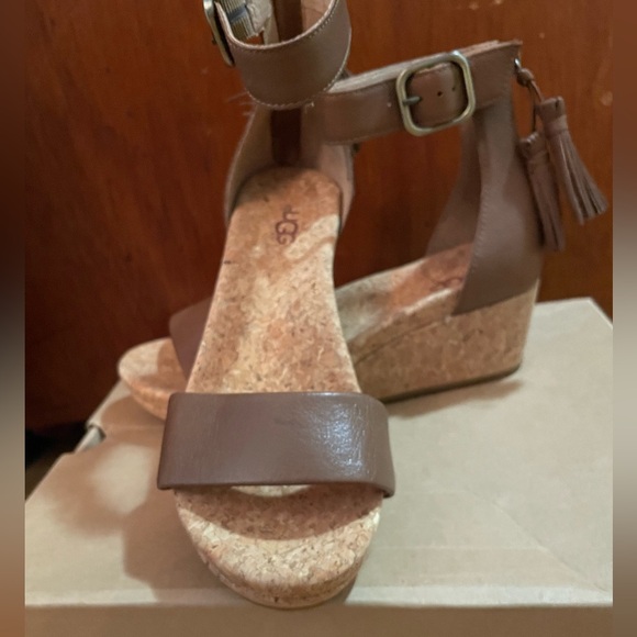 UGG Shoes - UGG New Chestnut Zoe Leather cork wedge Sandals with-a tessel on the back zipper